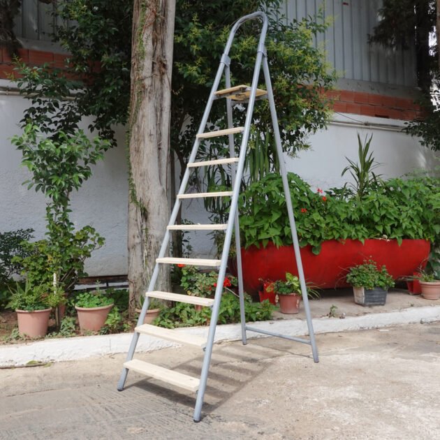 سلم 9 درجات قابل للطي بعدة وضعيات مع تصميم جد مبتكر و متين Echelle 9 Marche Multi-Position Solide Et De Haute Qualité