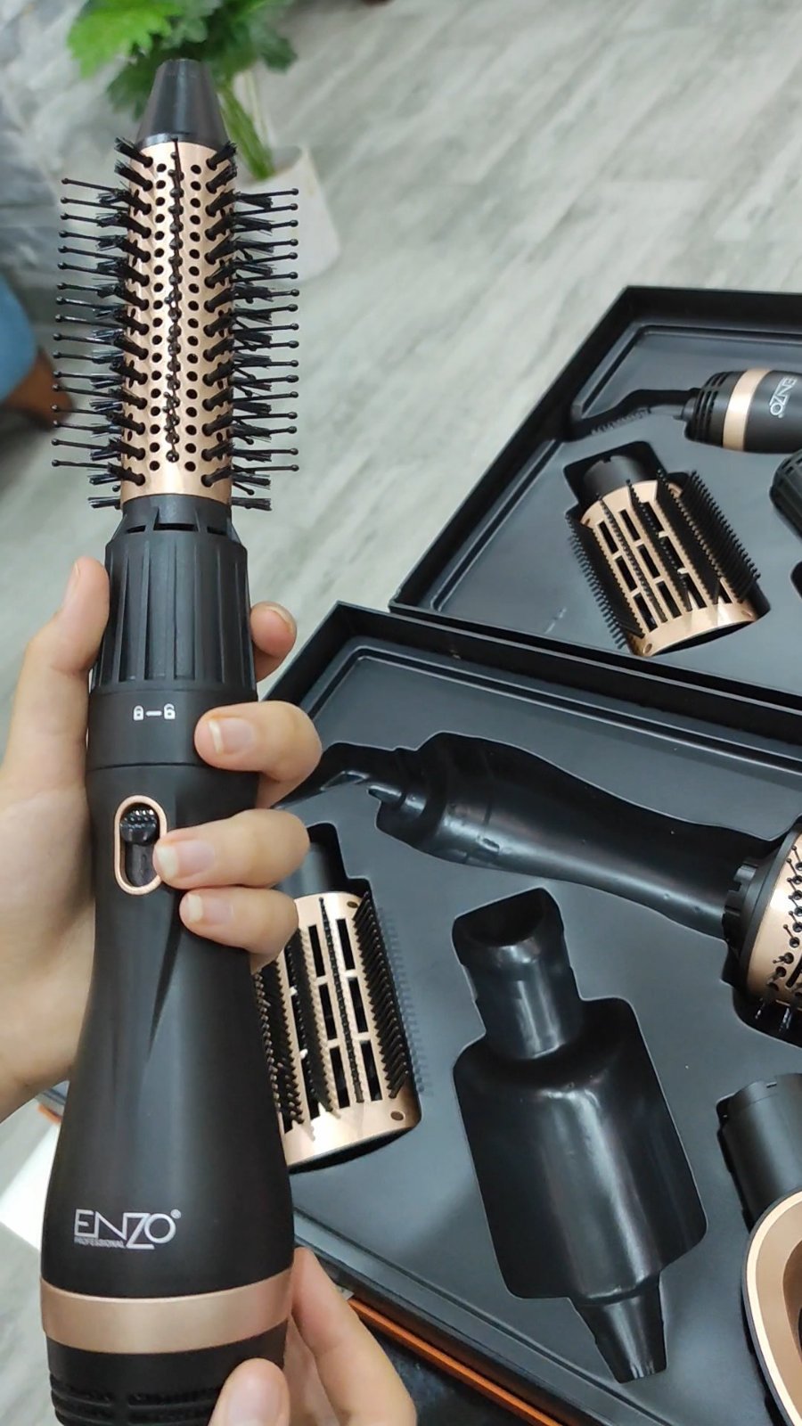 Pack ENZO Sèche-cheveux & Volumateur & Brosse à air chaud 4en1 – Image 3