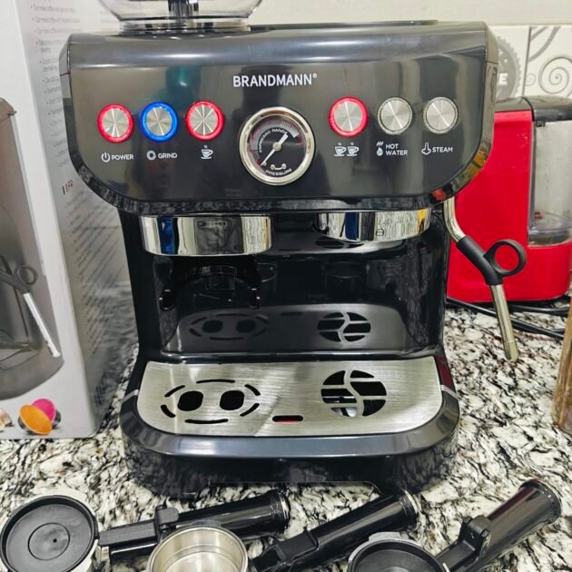 Machine à café 5en1 BRANDMANN 19Bar ( capsules nespresso et dolce gusto + café moulu + cappuccino + moulin à café)