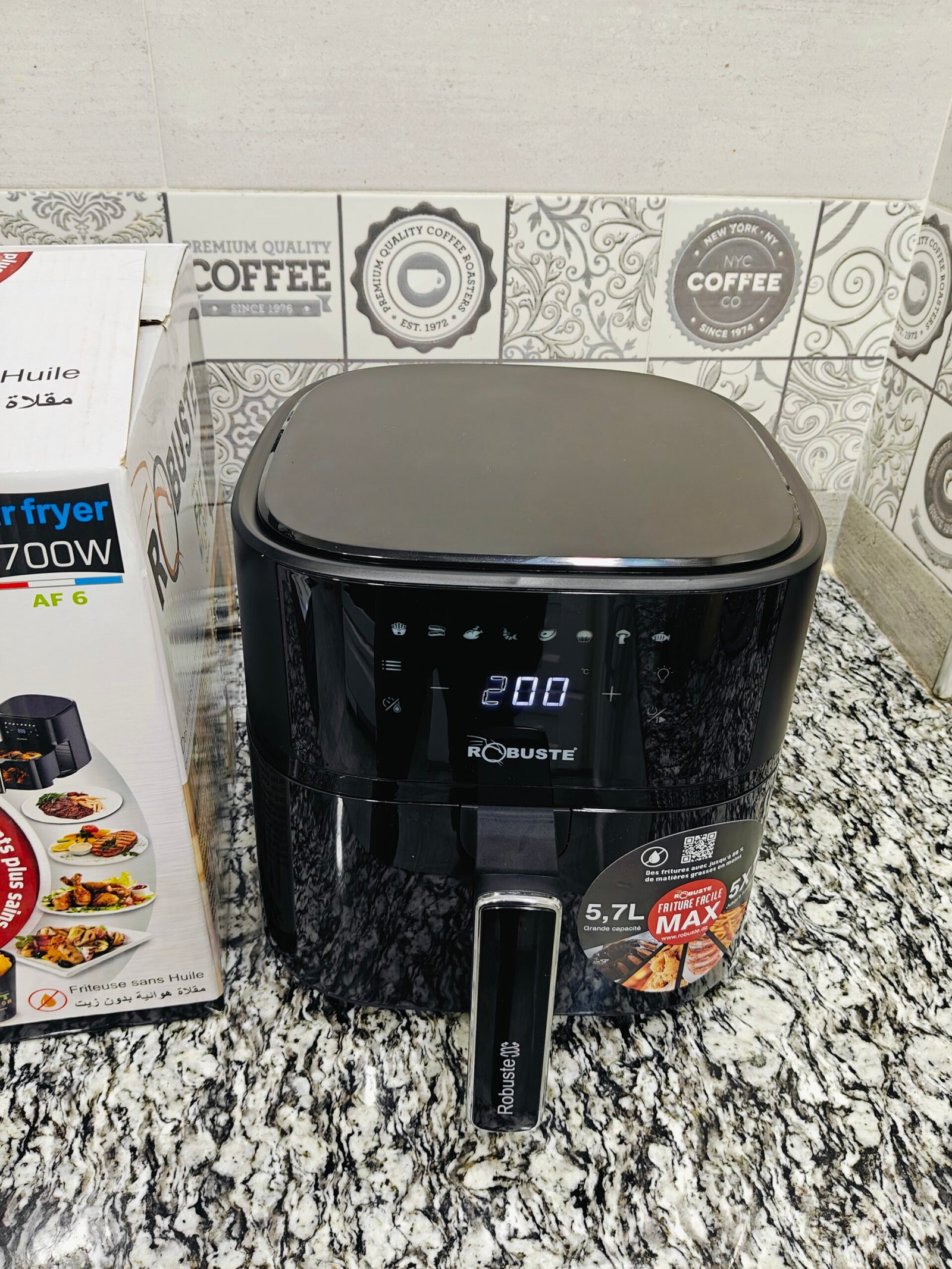 Friteuse sans huile Airfryer 5,7 litres 1700W ROBUSTE Originale avec 8 prereglages et une lampe Avec Fenêtre Visible