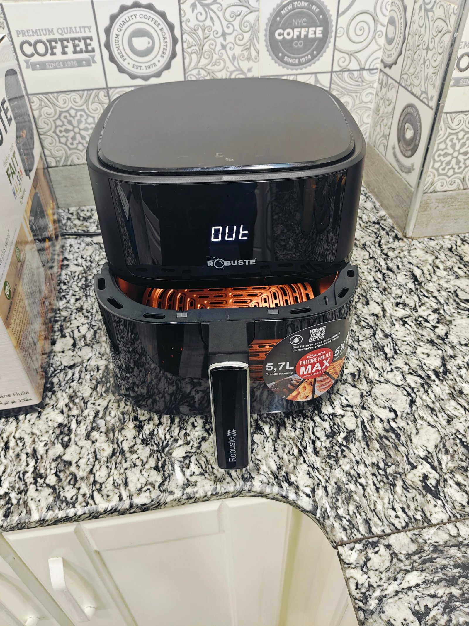 Friteuse sans huile Airfryer 5,7 litres 1700W ROBUSTE Originale avec 8 prereglages et une lampe Avec Fenêtre Visible – Image 3